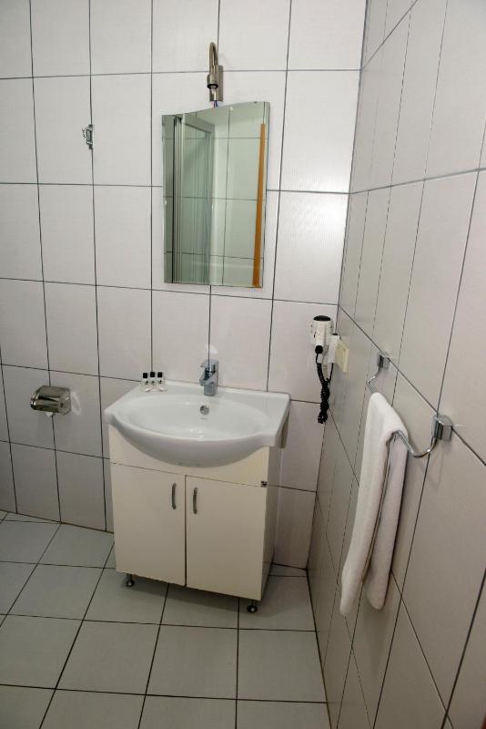 Standard Quadruple Room image 2