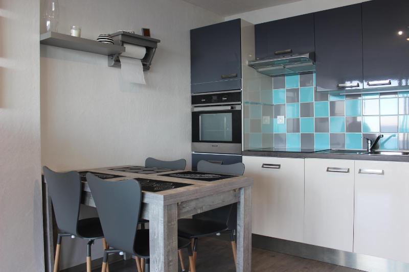 Nicolas Lambert - Appartement vue mer prêt de velosWIFI - image 5