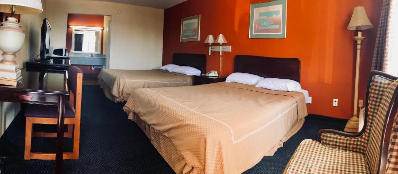 Double Room with Two Queen Beds image 3