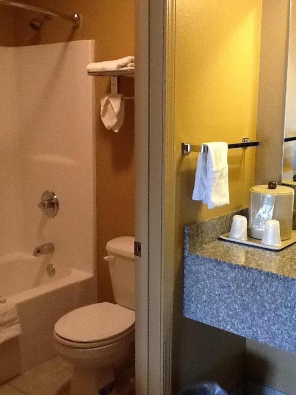 King Room - Non-Smoking image 3