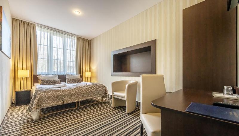 Standard Double Room image 4