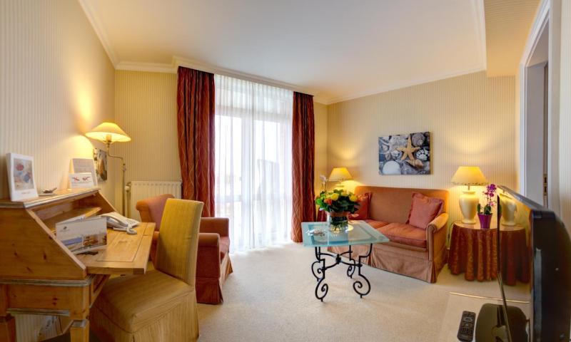 One-Bedroom Suite image 3