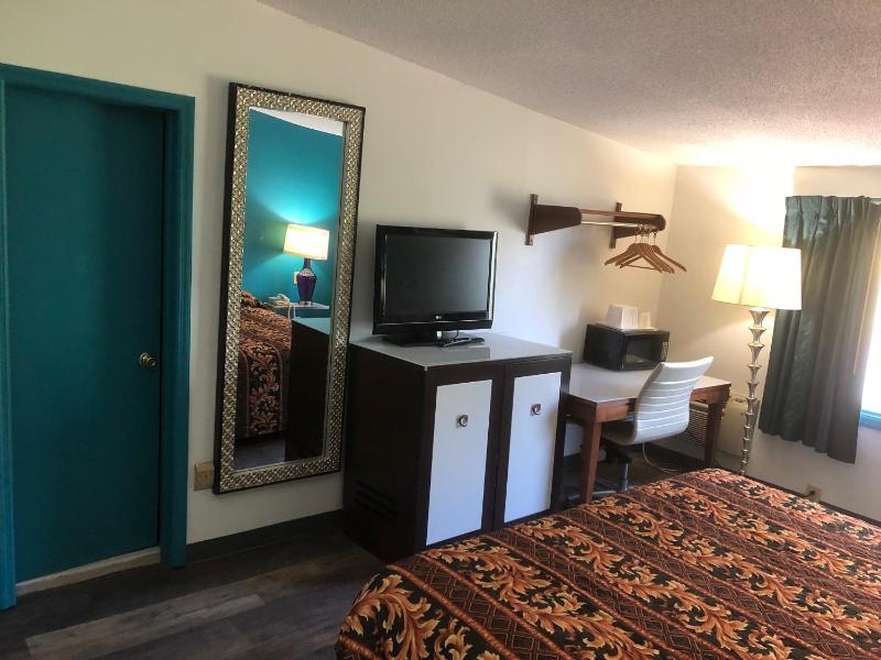 King Room - Non-Smoking image 3