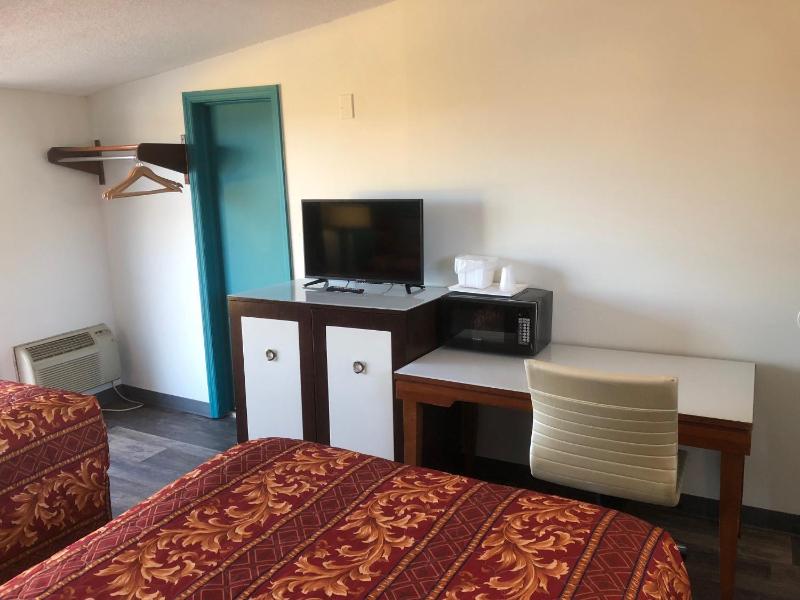 Double Room with Two Double Beds - Non-Smoking image 4