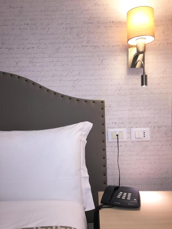 Single Room image 4
