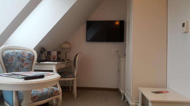 Standard Single Room with Mountain View image 2