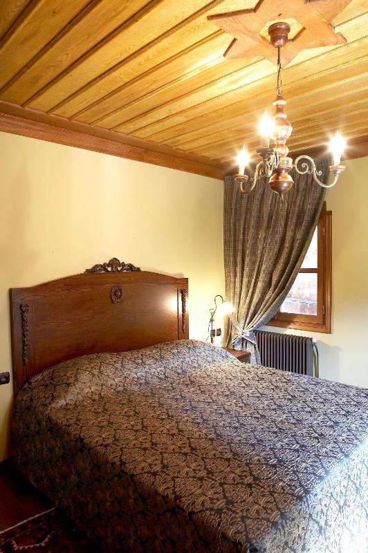 Deluxe Double or Twin Room image 1