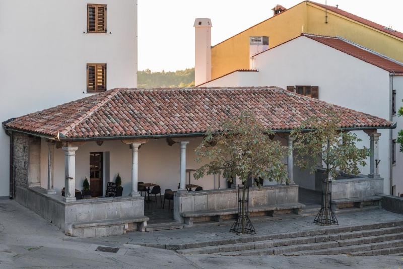 La Loggia - image 19