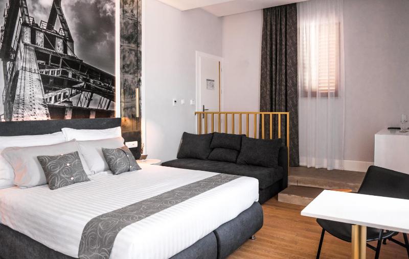 Deluxe Double Room with Sea View image 4