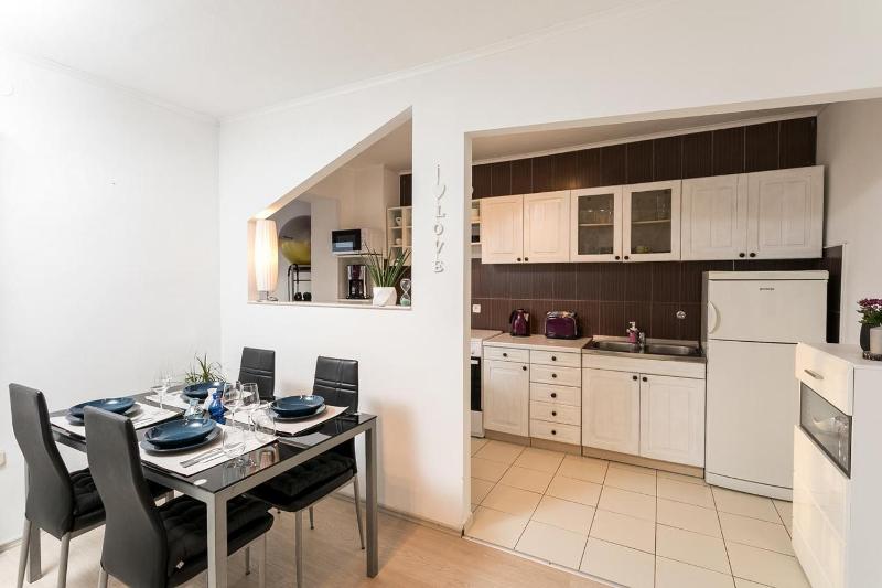 Two-Bedroom Apartment with Terrace and Sea View image 3