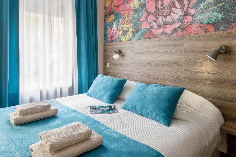 Standard Double Room image 3