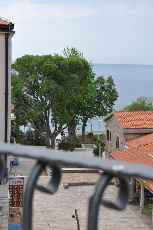 One-Bedroom Apartment with Sea View image 2