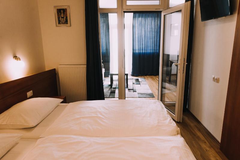 Junior Suite with Balcony image 4