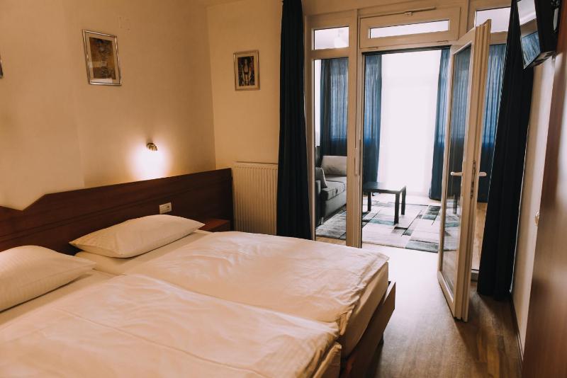 Junior Suite with Balcony image 1