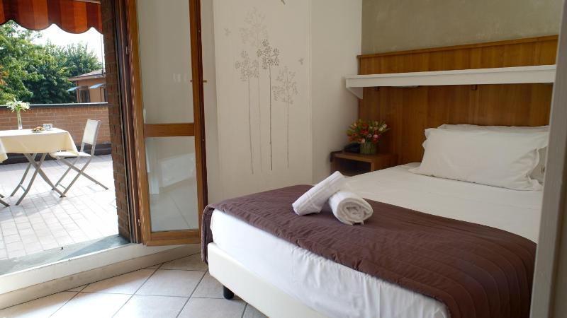 Economy Double Room image 1