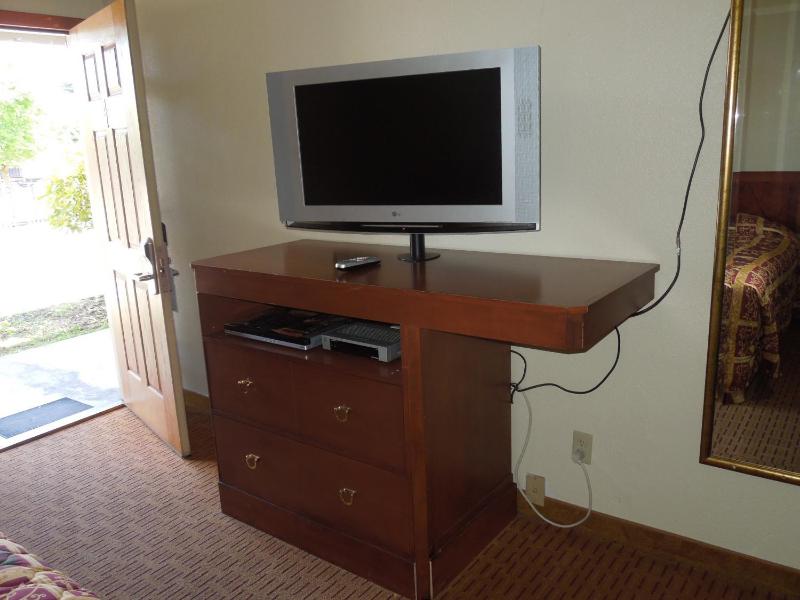 Monticello Motel - image 12