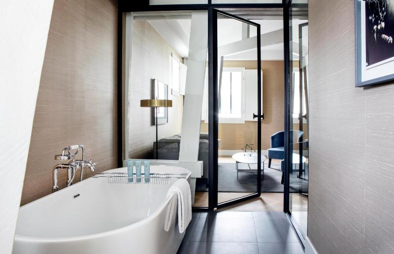Reylof Suite image 2
