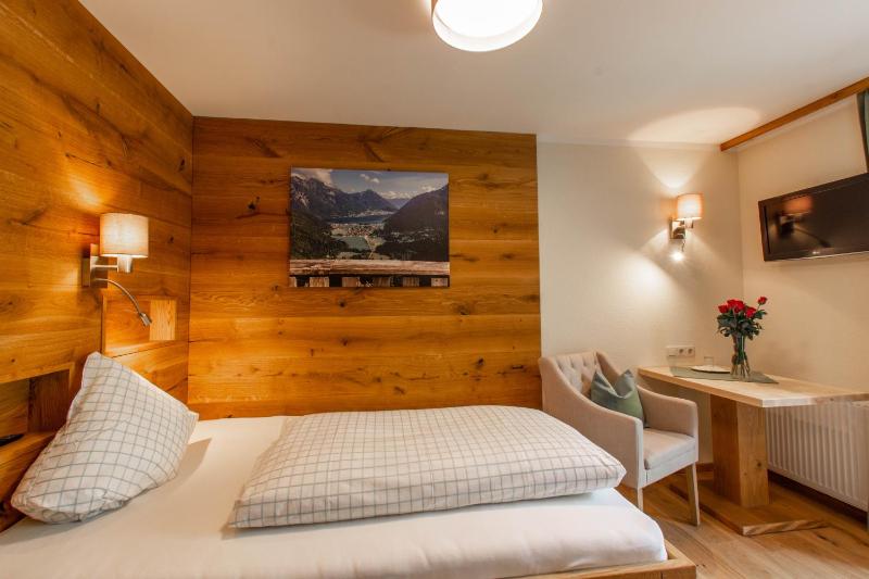 Single Room image 3