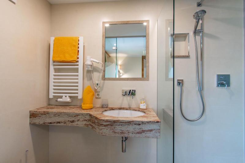Single Room image 4