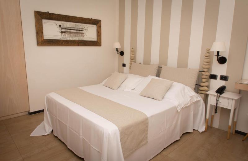 Standard Double Room image 2