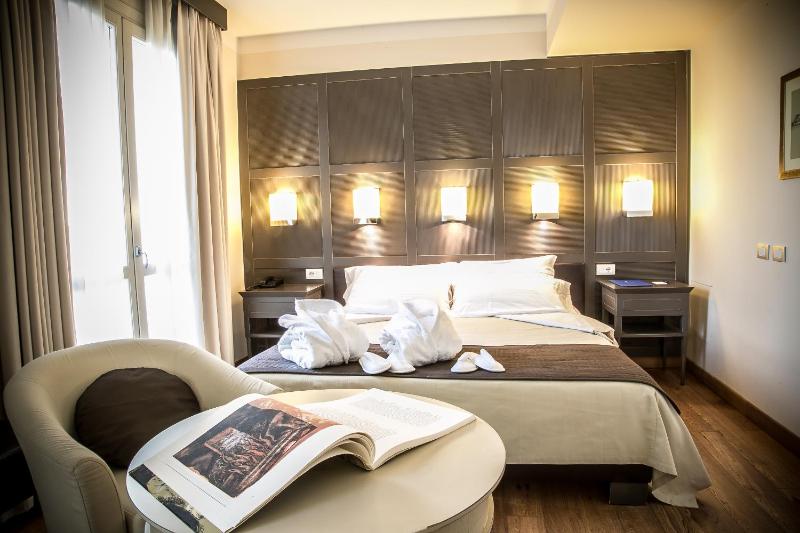 Deluxe Double Room image 4