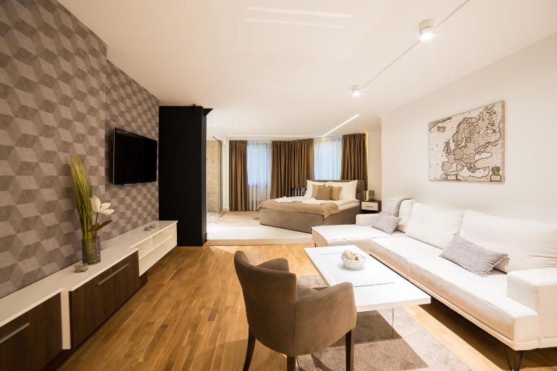 Deluxe Apartment image 2
