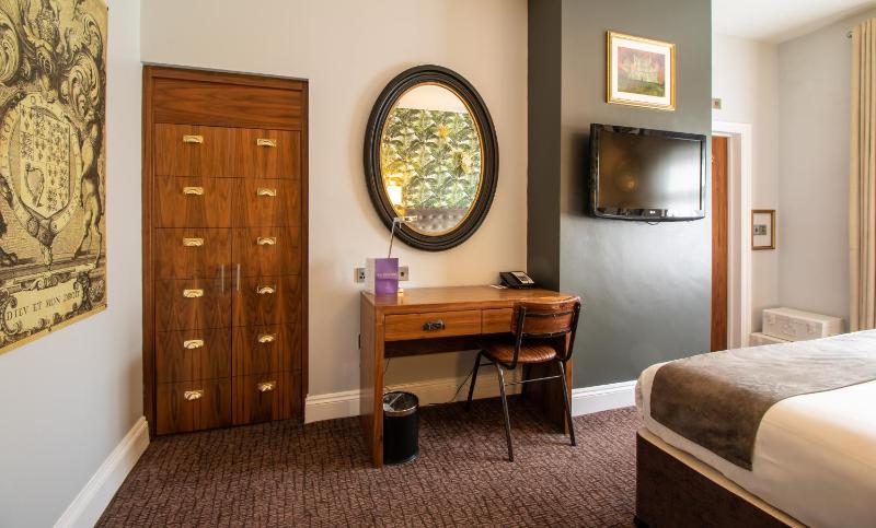 Standard King Room image 4