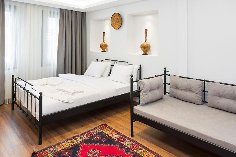 Superior Quadruple Room image 1