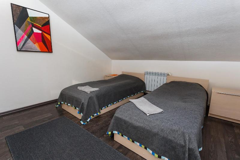 Economy Twin Room image 2