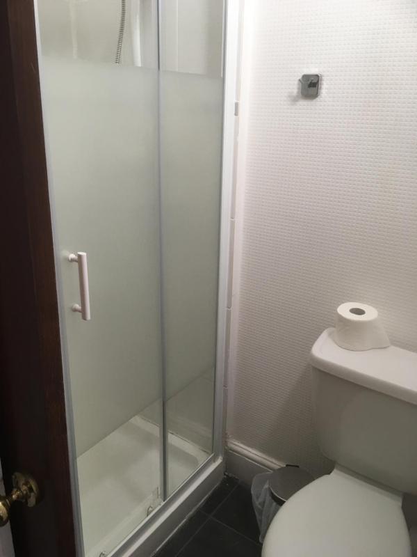 Small Single Room image 3