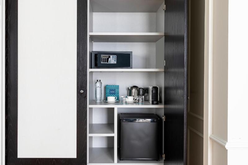 Grand Deluxe Room image 4