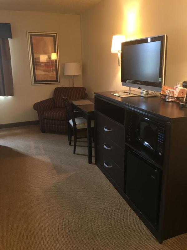 Deluxe Studio King Suite - Non-Smoking image 3