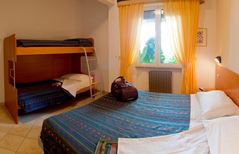 One-Bedroom Apartment with Balcony and Sea View (5 Adults) image 4