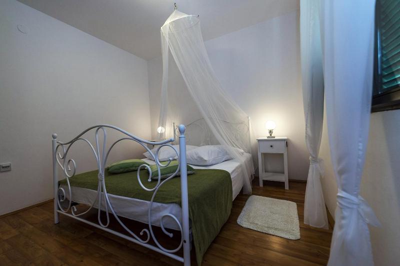 Spacious Three-Bedroom Villa Balun with Pool - image 25
