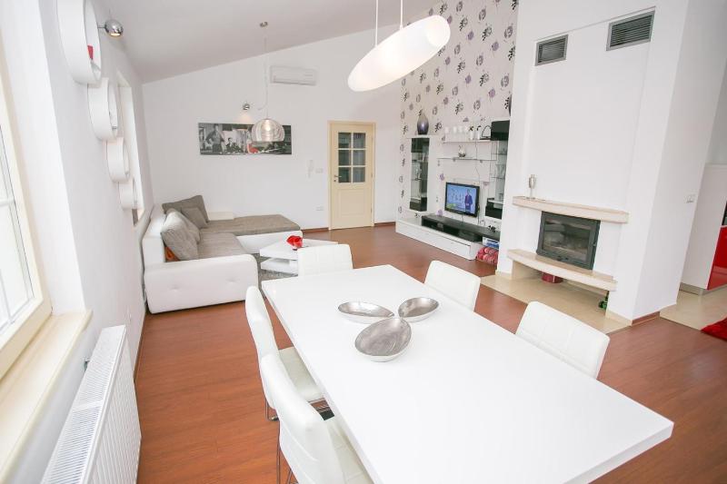 Holiday House Hacienda - image 2
