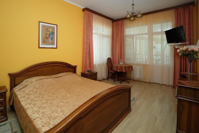Double Room with Balcony image 3