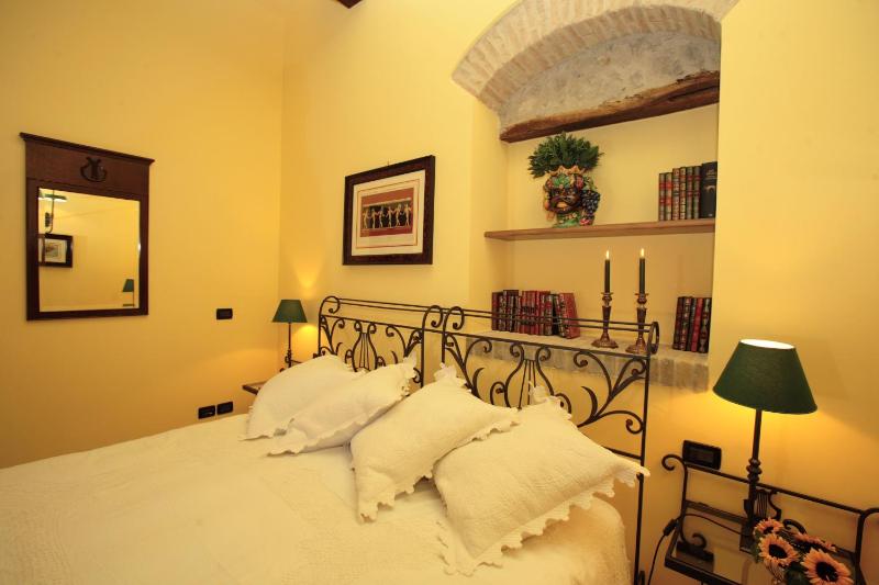 Superior Double Room image 3