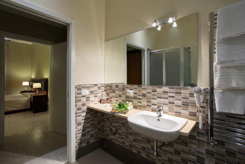 Superior Double Room image 3