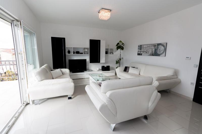 Holiday House Queens with Sea View - image 34