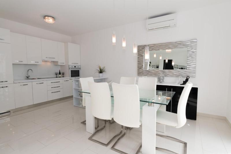 Holiday House Queens with Sea View - image 32