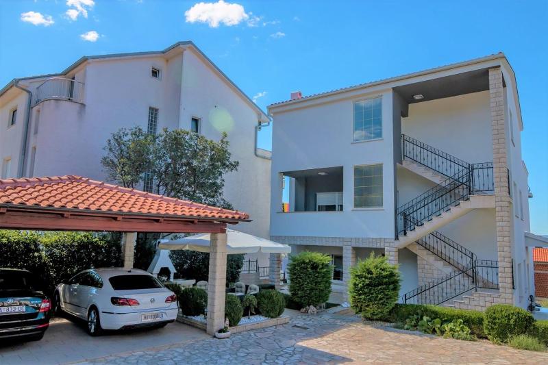 Holiday House Queens with Sea View - image 30