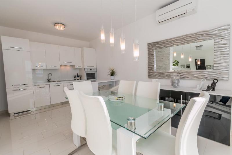 Holiday House Queens with Sea View - image 36