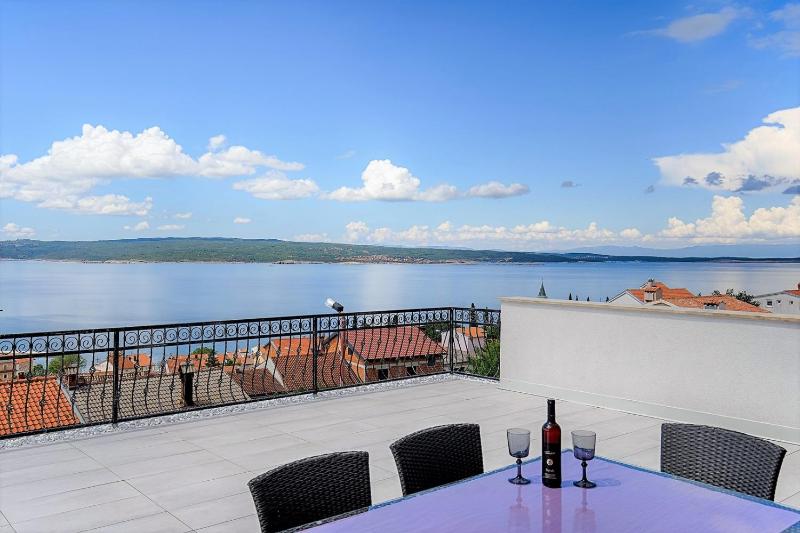 Holiday House Queens with Sea View - image 1