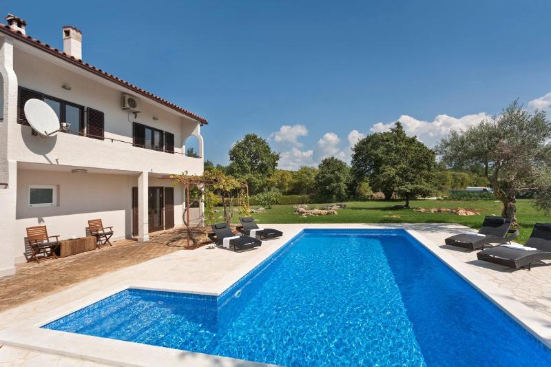 Apartment with Pool View  image 3