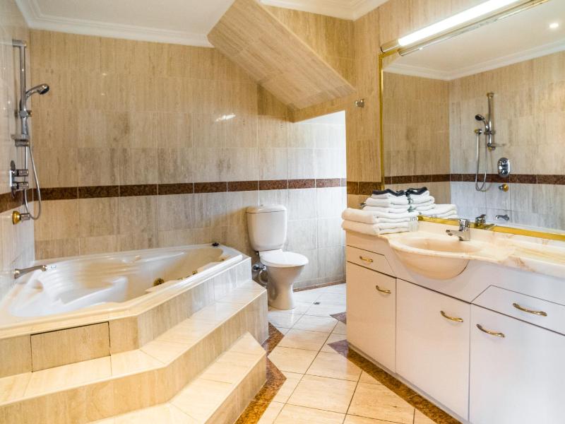 U Suites on Courtenay - image 7