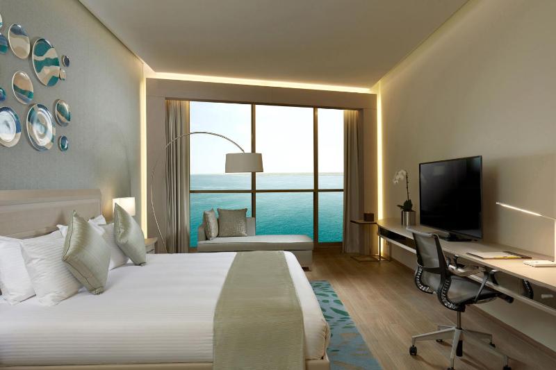 Premium King Room - Sea View image 3