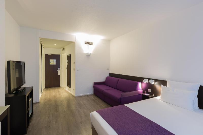 Classic Double Room with Double Sofa Bed image 3