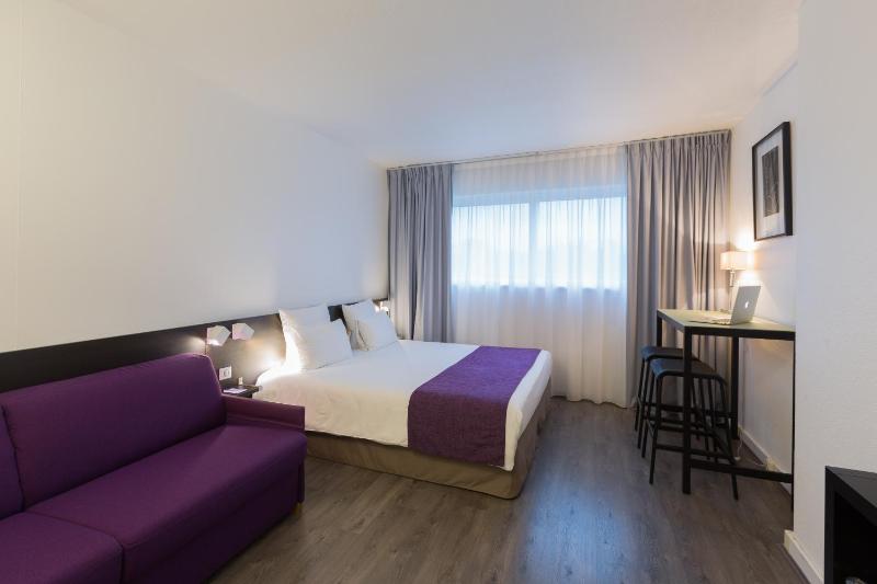 Classic Double Room with Double Sofa Bed image 2