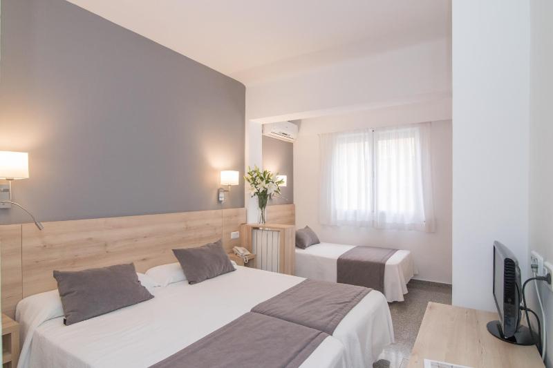 Family Standard Room image 3