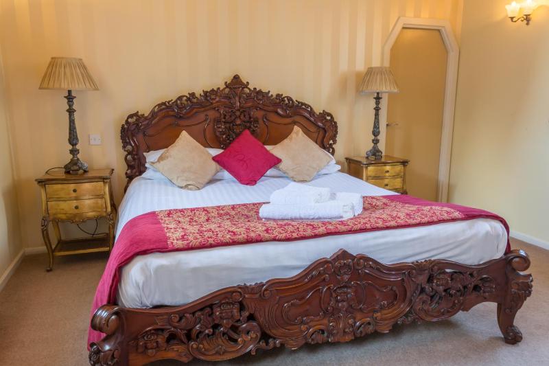 Woodford Room image 2